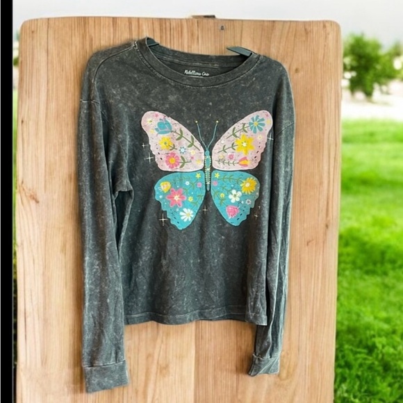 Rebellious One Long sleeve graphic top - Picture 1 of 5